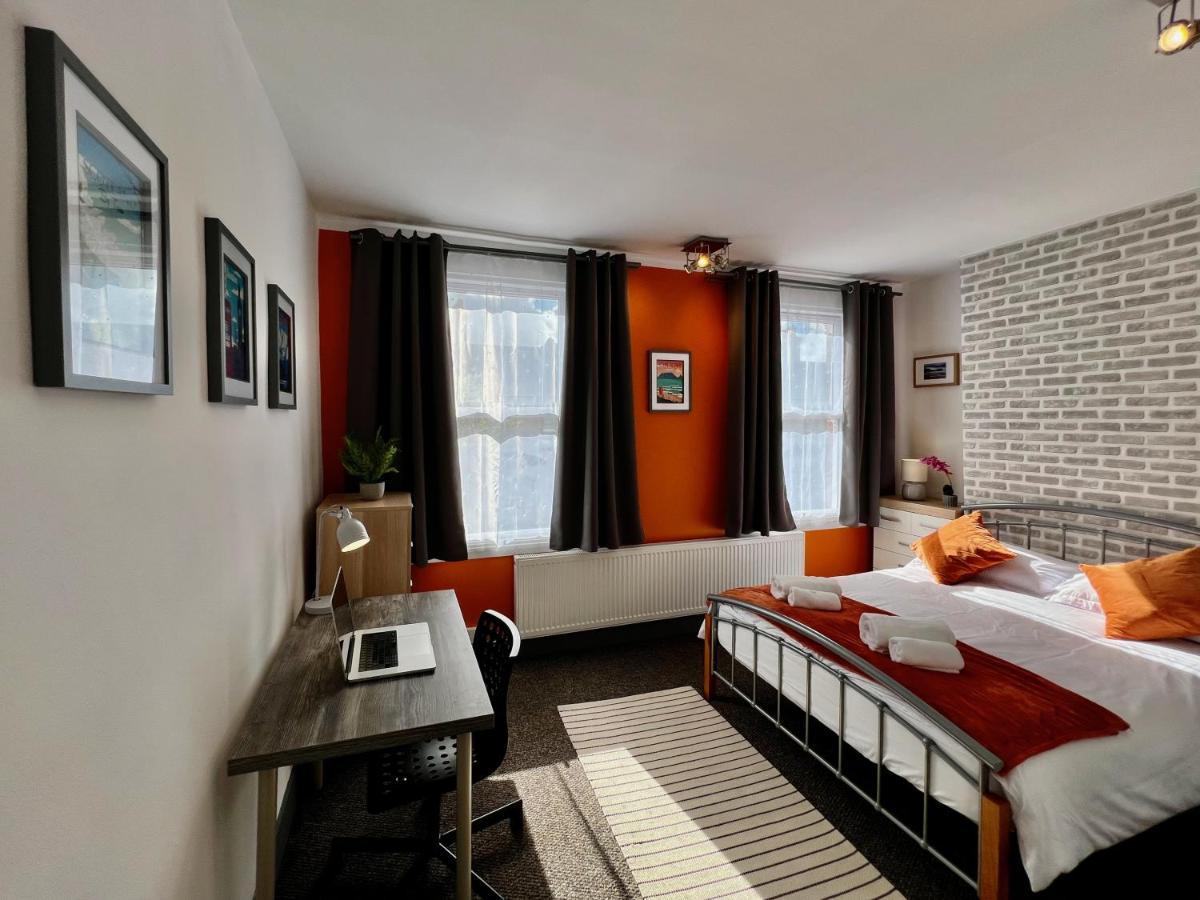 Clarence House 3 Bedrooms 8min To Station E17 North East Hébergement de vacances