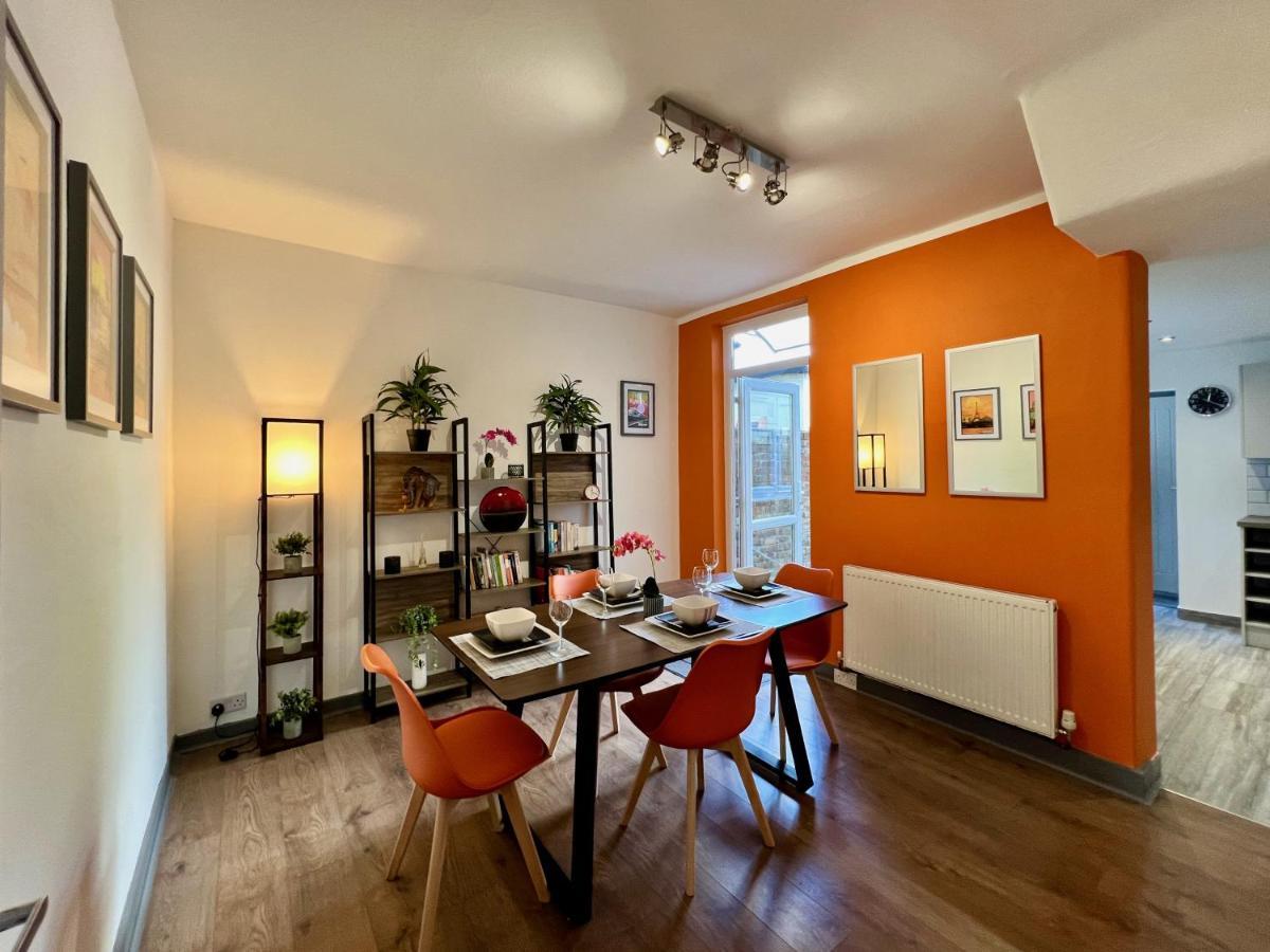 Clarence House 3 Bedrooms 8min To Station E17 North East Hébergement de vacances