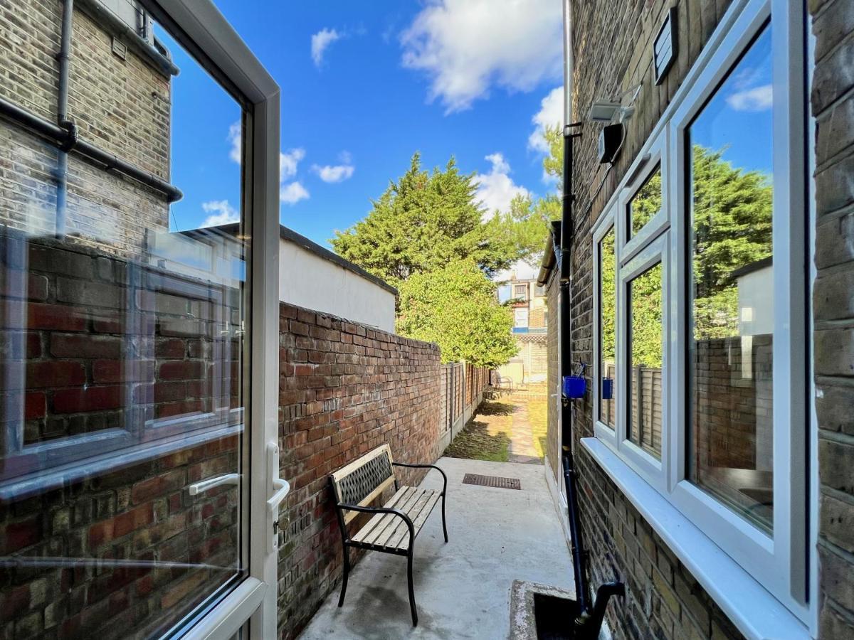 Clarence House 3 Bedrooms 8min To Station E17 North East Hébergement de vacances *
