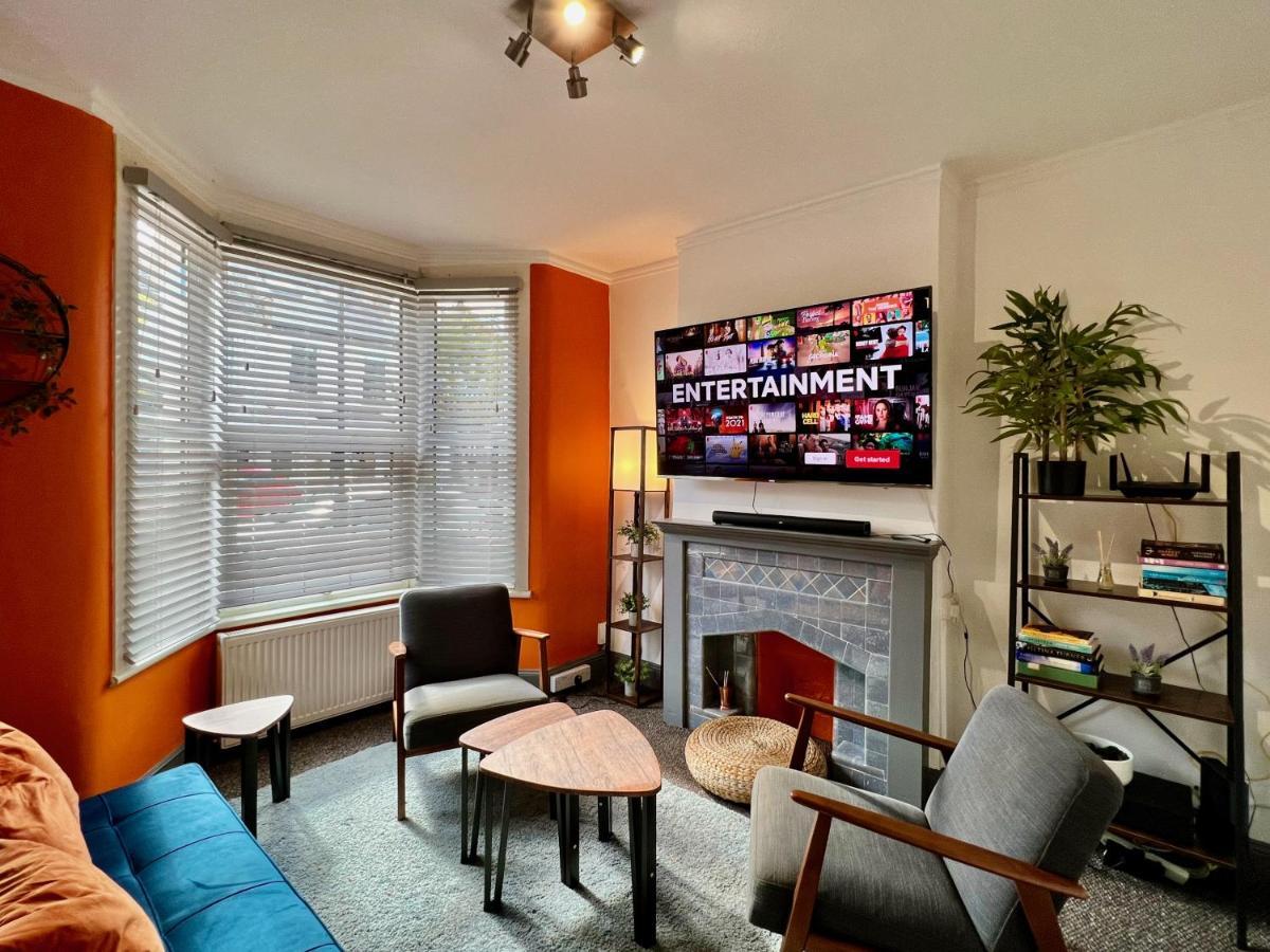 Clarence House 3 Bedrooms 8min To Station E17 North East Hébergement de vacances
